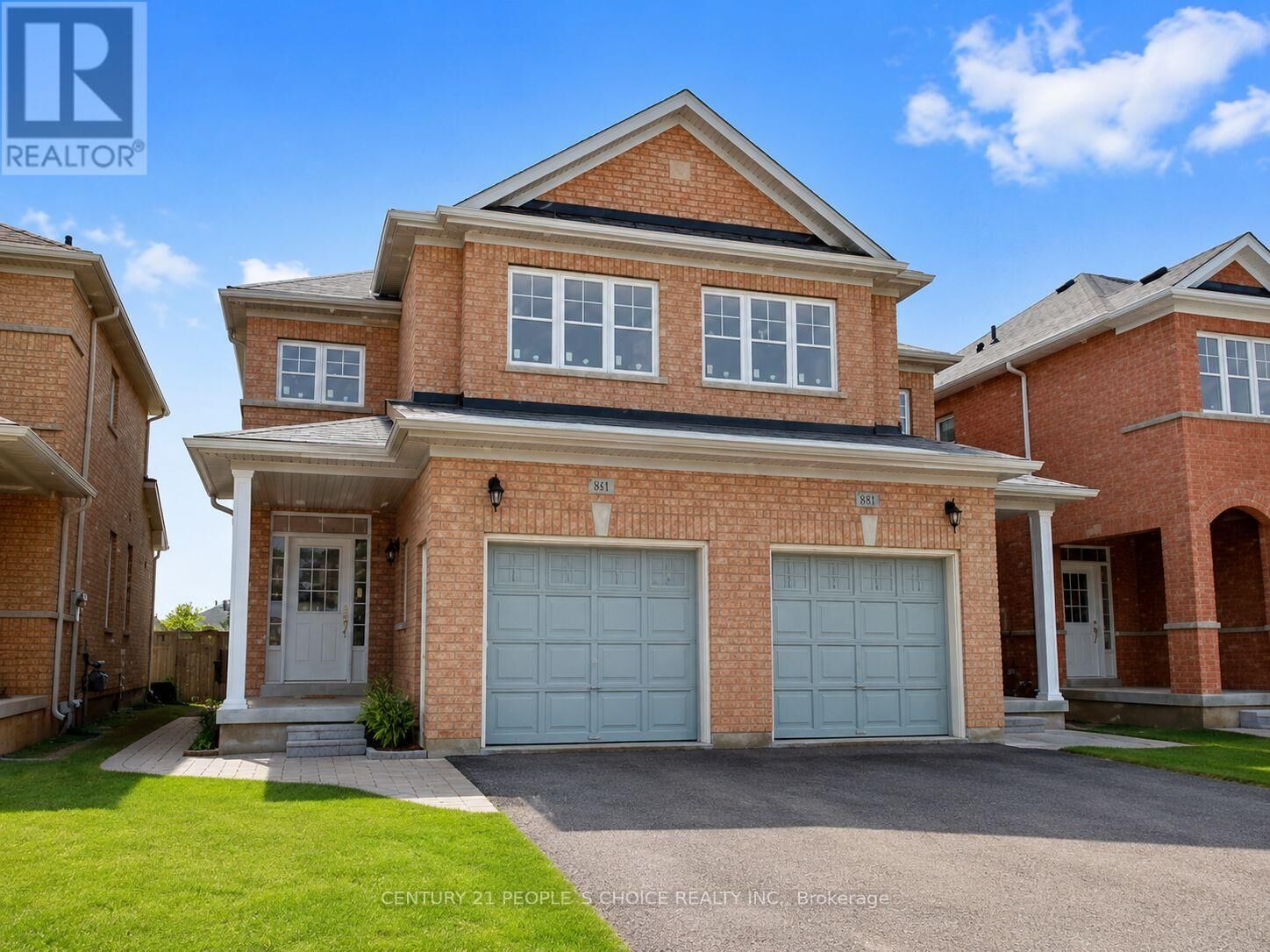Property Photo:  881 Oasis Drive Upper  ON L5V 0C6 