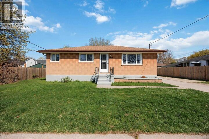 Property Photo:  166 East Street South  ON N7T 3R5 