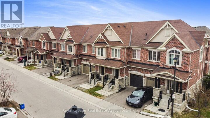 Property Photo:  41 Mazarine Lane  ON L4S 0G2 