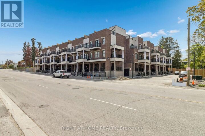 Property Photo:  15100 Yonge Street 206  ON L4G 4C8 