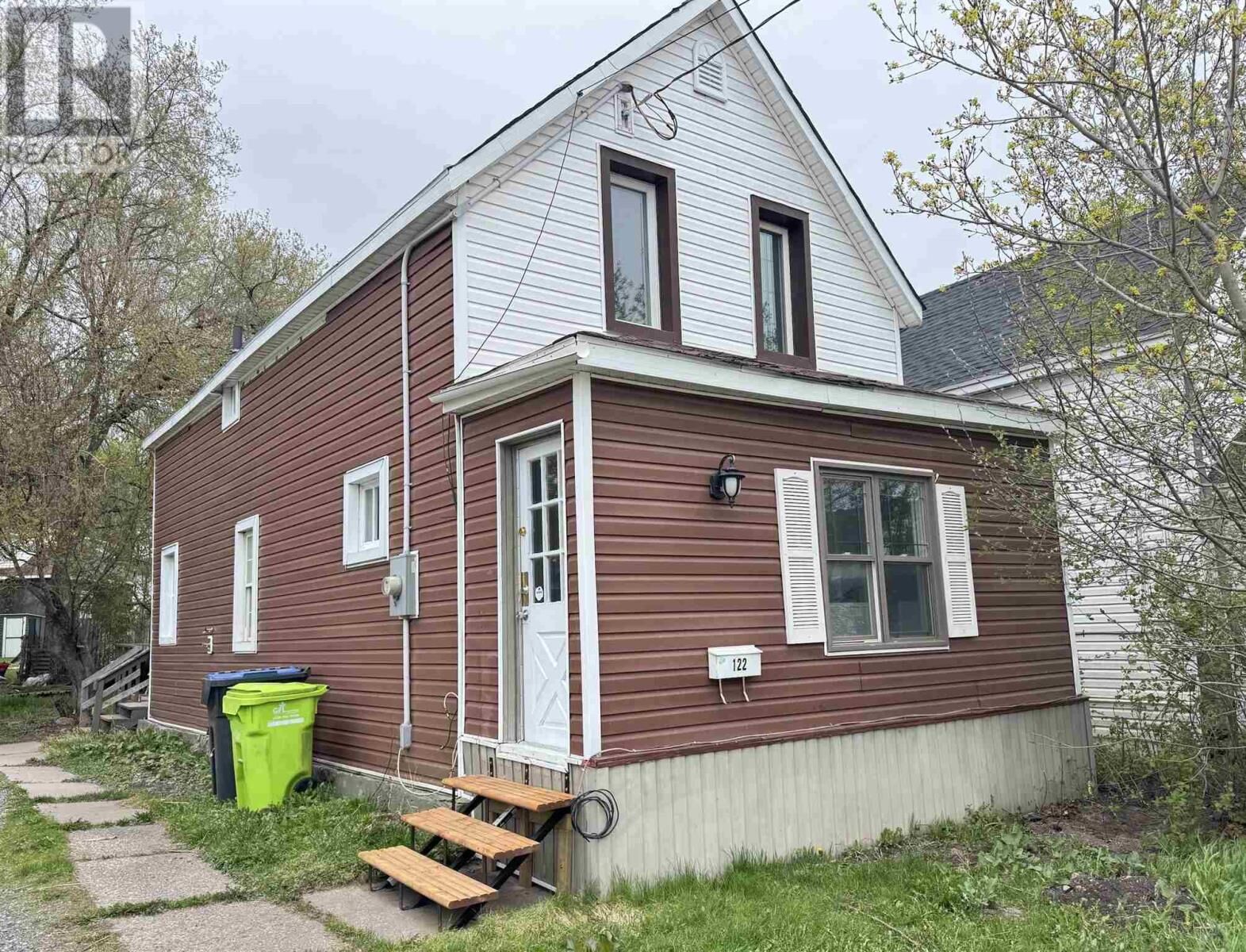 Property Photo: 122 Grosvenor Ave ON P6B 2M1