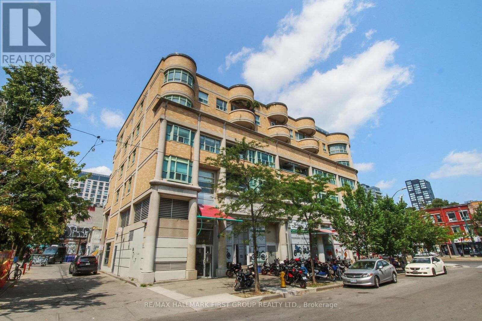 Property Photo:  8 Oxford Street 304  ON M5T 1N9 