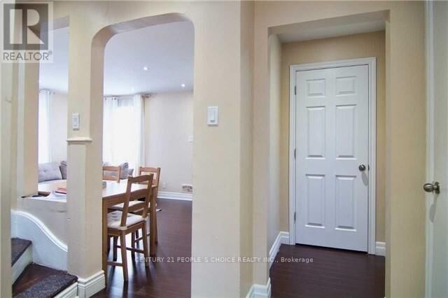 Property Photo:  186 Maurice Drive Upper  ON L6K 2W9 