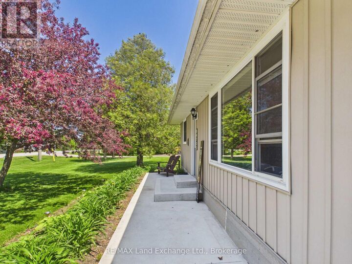 Property Photo:  84700 Kingsbridge Line  ON N7A 3X9 