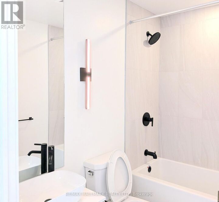 Property Photo: 1185 Dupont Street 529 ON M6H 0G5