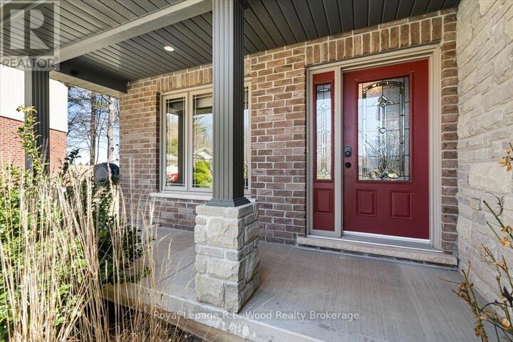 Property Photo: 56 Wintergreen Crescent ON N4B 2W5