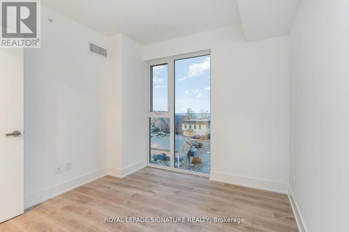 Property Photo: 370 Martha Street 304 ON L7R 0G9