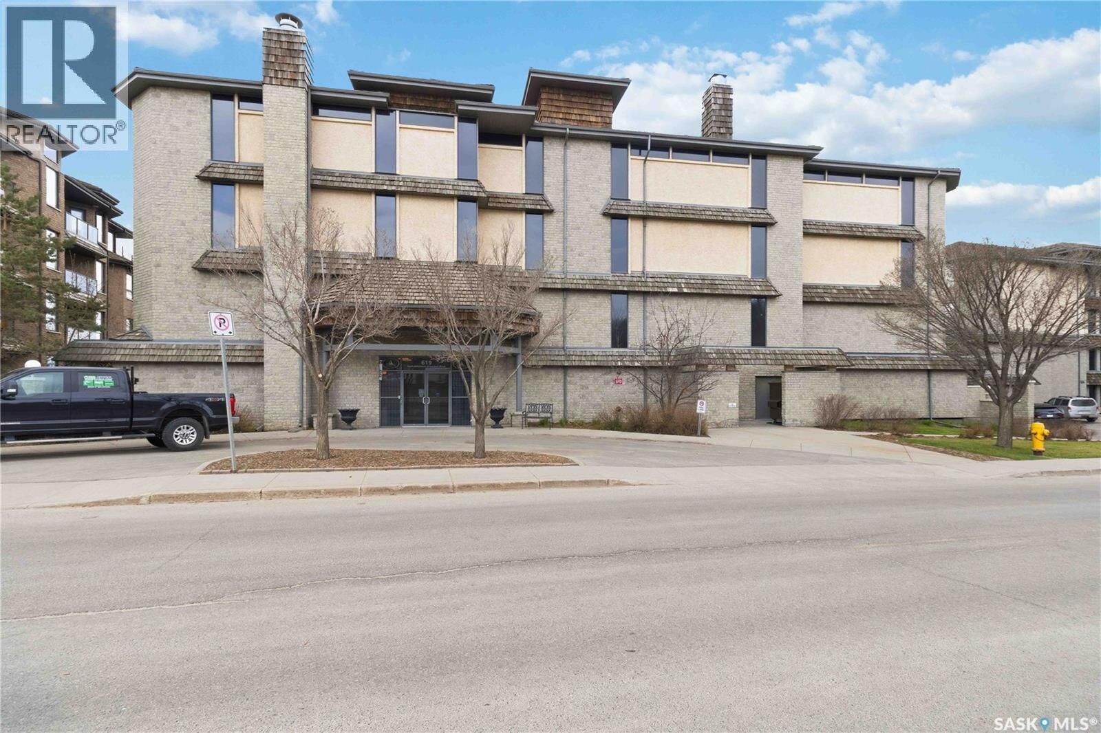 Property Photo:  112 619 Saskatchewan Crescent W  SK S7M 0A5 