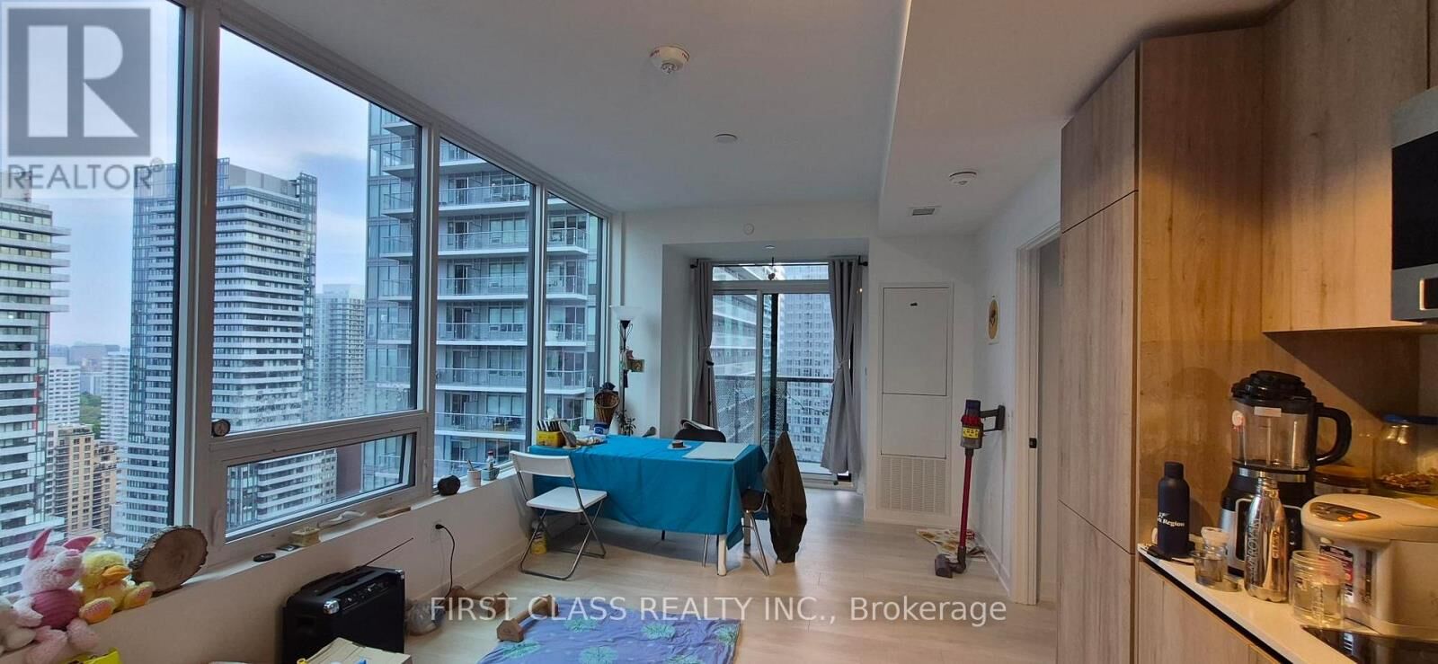 Property Photo:  117 Broadway Avenue 3002  ON M4P 1V3 