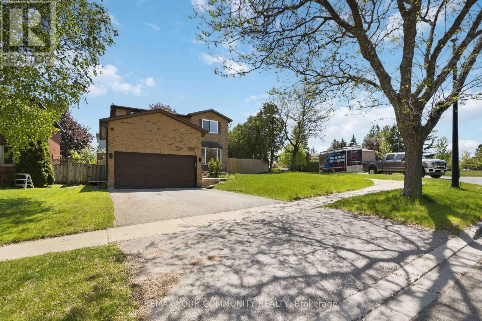 Property Photo:  251 Osmond Crescent  ON L3Y 7L3 