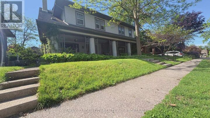 Property Photo:  5 College Street 3  ON L2R 2W6 