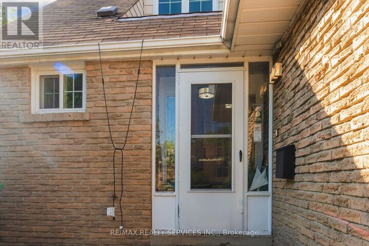 Property Photo: 129 Salisbury Circle ON L6V 2Z4