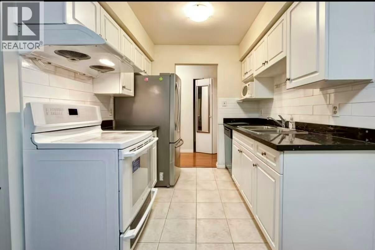 Property Photo:  836 Twelfth Street 2F  BC V3M 4K3 