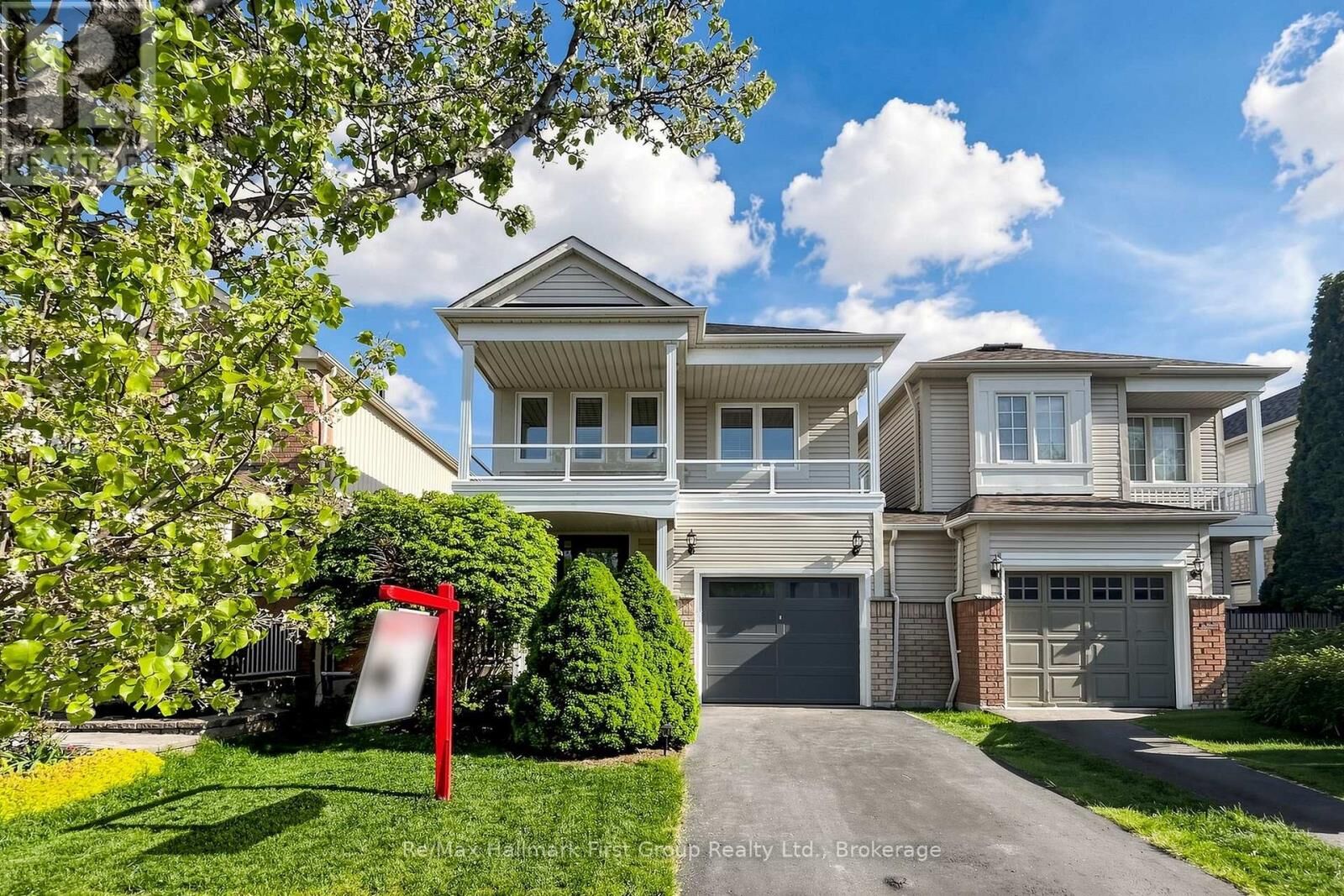 Property Photo: 27 Robideau Place ON L1R 3G6