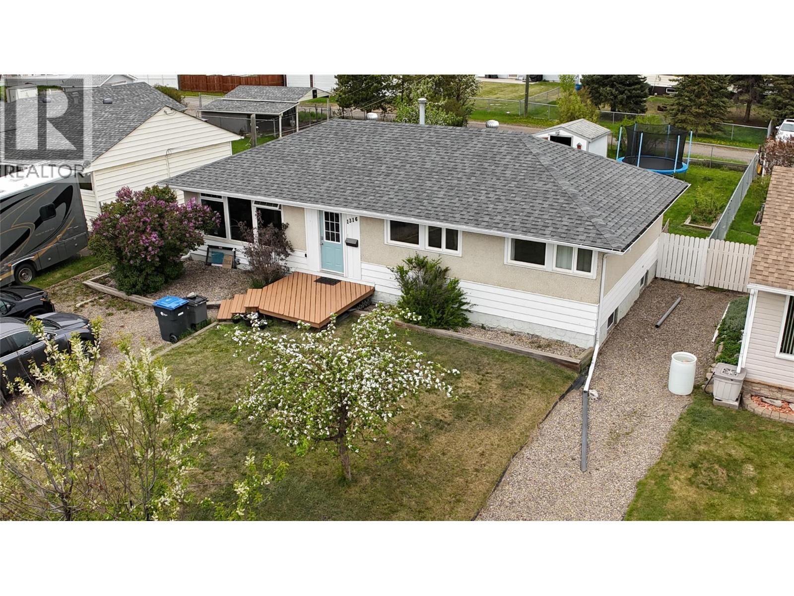 Property Photo:  1316 93 Avenue  BC V1G 1E4 