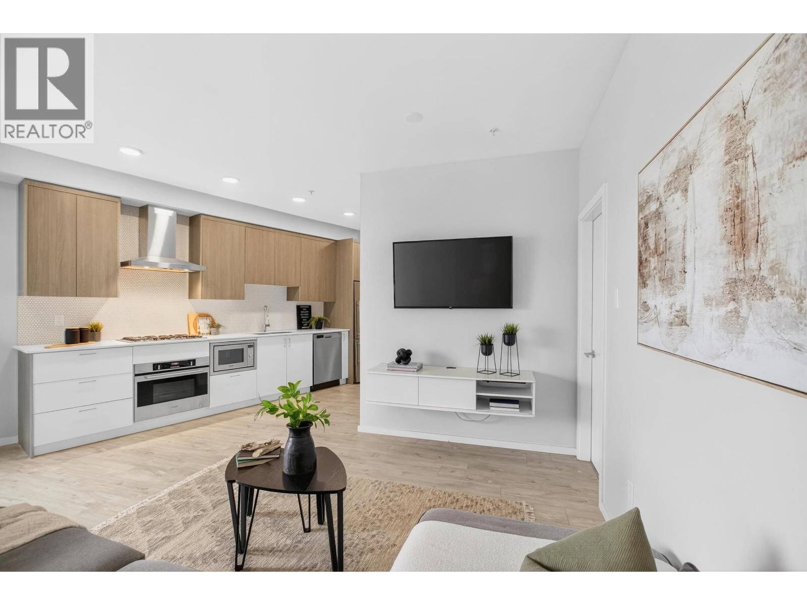 Property Photo:  6283 Kingsway Avenue 215  BC V5J 0H3 