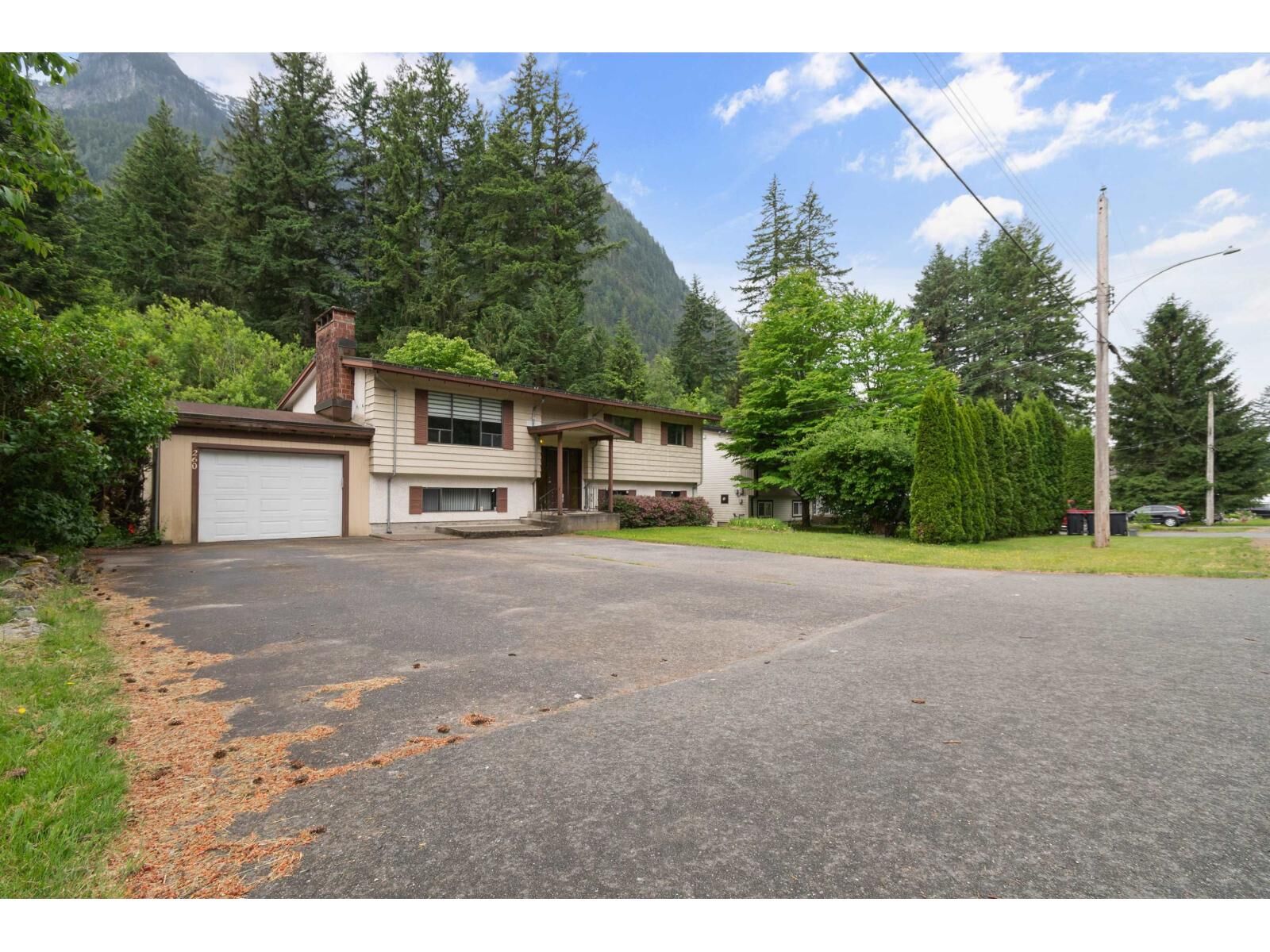 Property Photo:  260 Robertson Crescent  BC V0X 1L4 