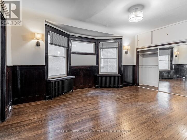 Property Photo:  410 Palmerston Boulevard Main  ON M6G 2N8 