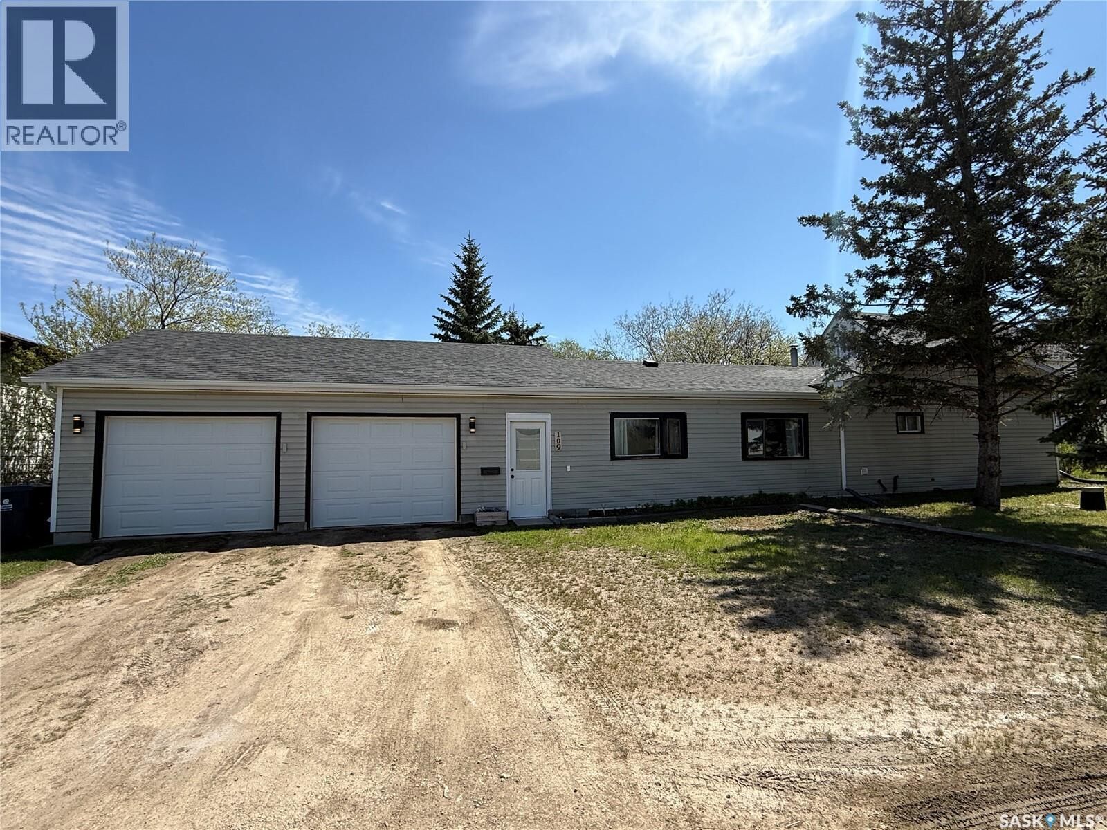 Property Photo:  109 Windsor Avenue  SK S0K 1X0 