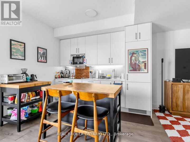Property Photo:  297 College Street 1503  ON M5T 0C2 