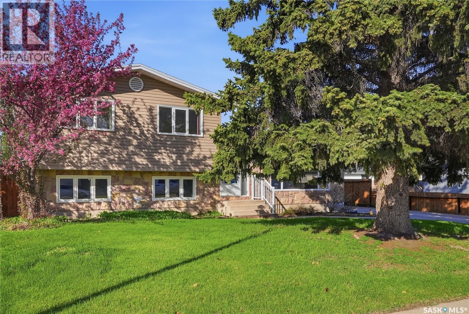 Property Photo: 28 Malta Crescent SK S7L 3W1