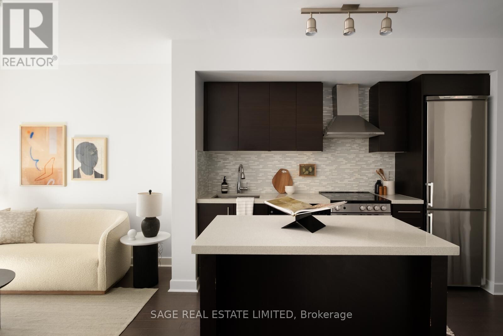 Property Photo:  58 Orchard View Boulevard 313  ON M4R 0A2 