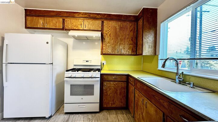 Property Photo:  1180 Bayview Ave  CA 94610 