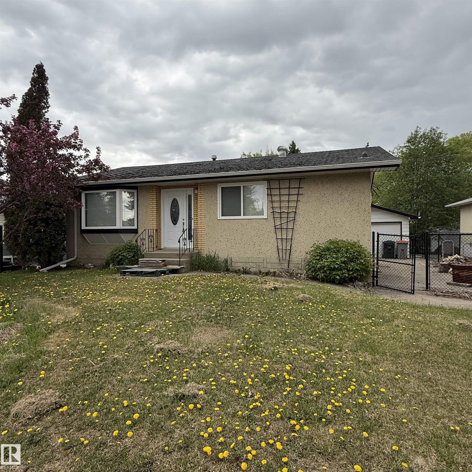 Property Photo: 5307 48 Street AB T7Z 1E4