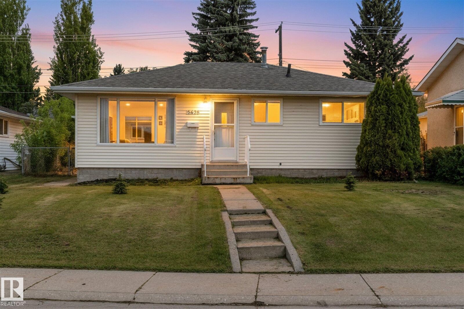 Property Photo:  5628 140A Avenue NW  AB T5A 1H3 