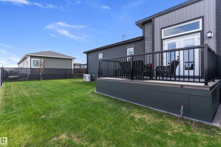 Property Photo: 86 Meadowview Road AB T8R 2P7