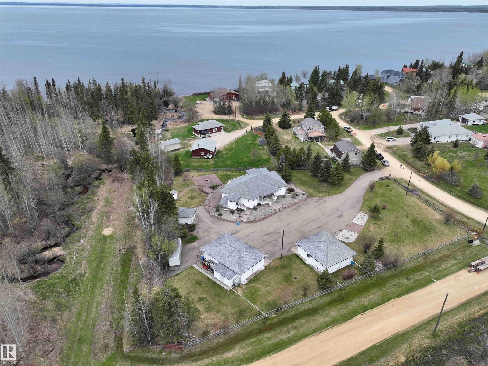 Property Photo: 1649 McFarlane Pl AB T0G 0K0