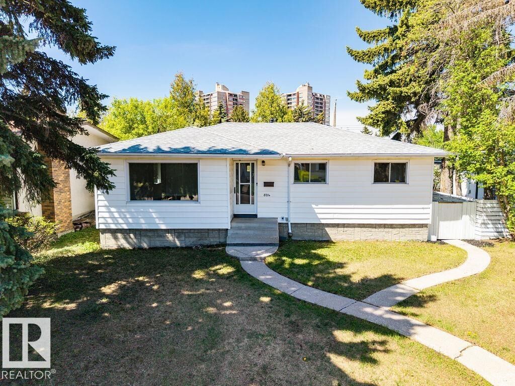 Property Photo:  8714 164 Street NW  AB T5R 2R1 