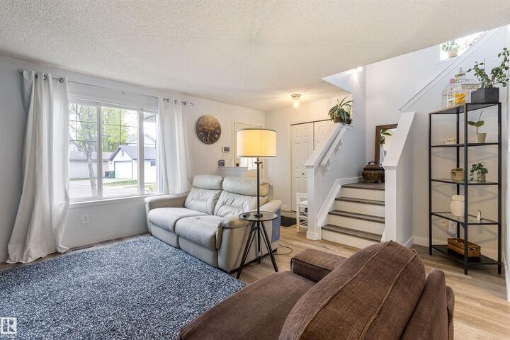 Property Photo:  5504 Stevens Crescent NW  AB T6R 3R4 