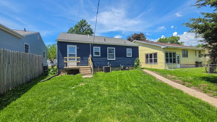 Property Photo:  919 S 21st St  IA 50501 