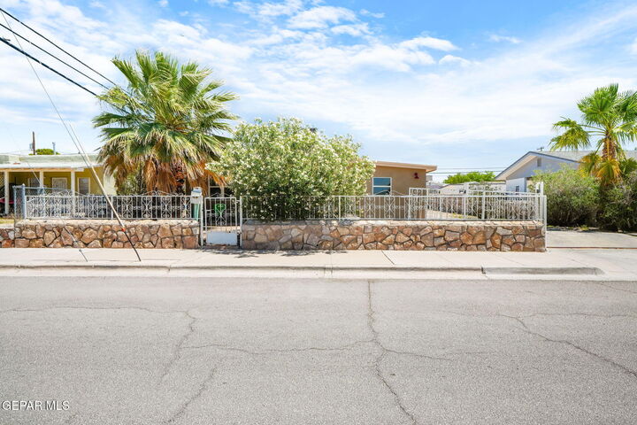 Property Photo:  7591 Hacienda Avenue  TX 79915 