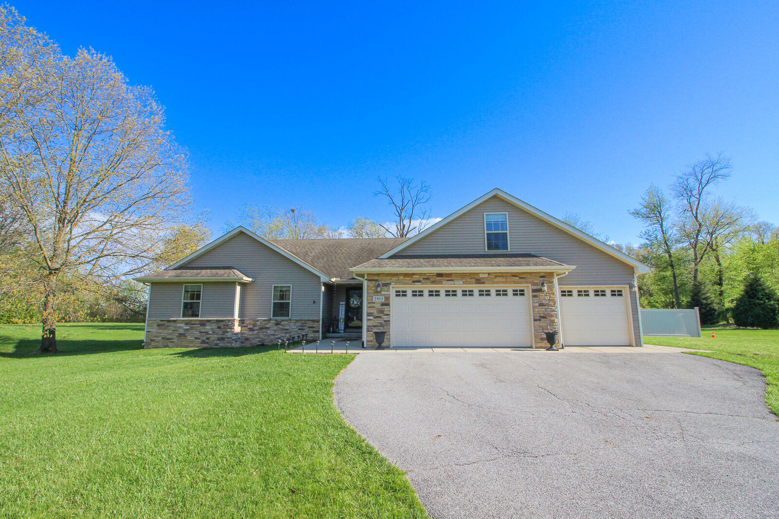 Property Photo:  2913 Cardinal Drive  IN 46392 