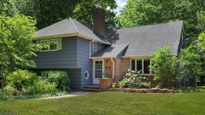 Property Photo:  738 Boulevard  NJ 07090 