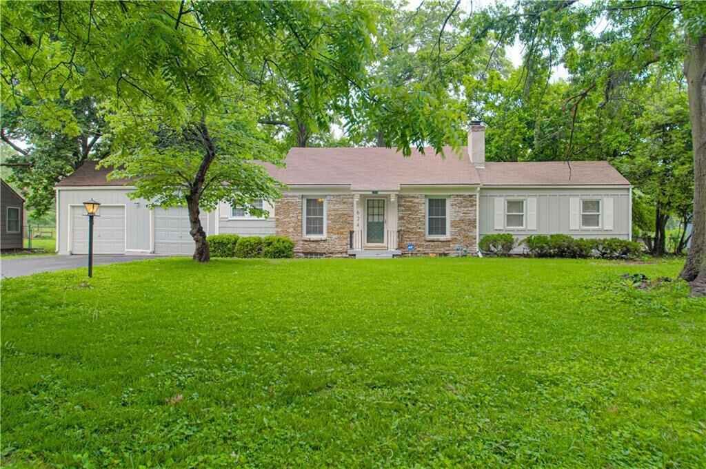 Property Photo:  624 E 97th Street  MO 64131 
