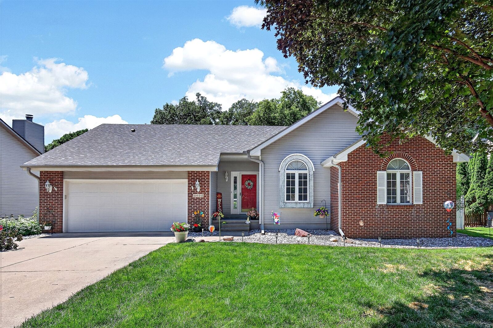 Property Photo: 5408 Woodland Avenue IA 50266