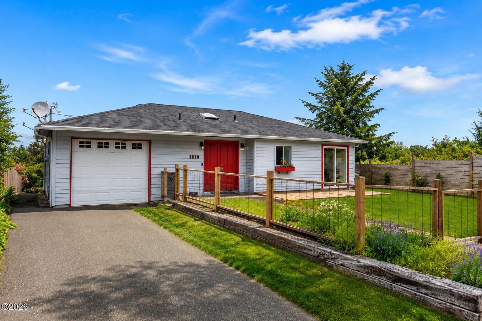 Property Photo: 1810 NW View Ridge Drive OR 97394