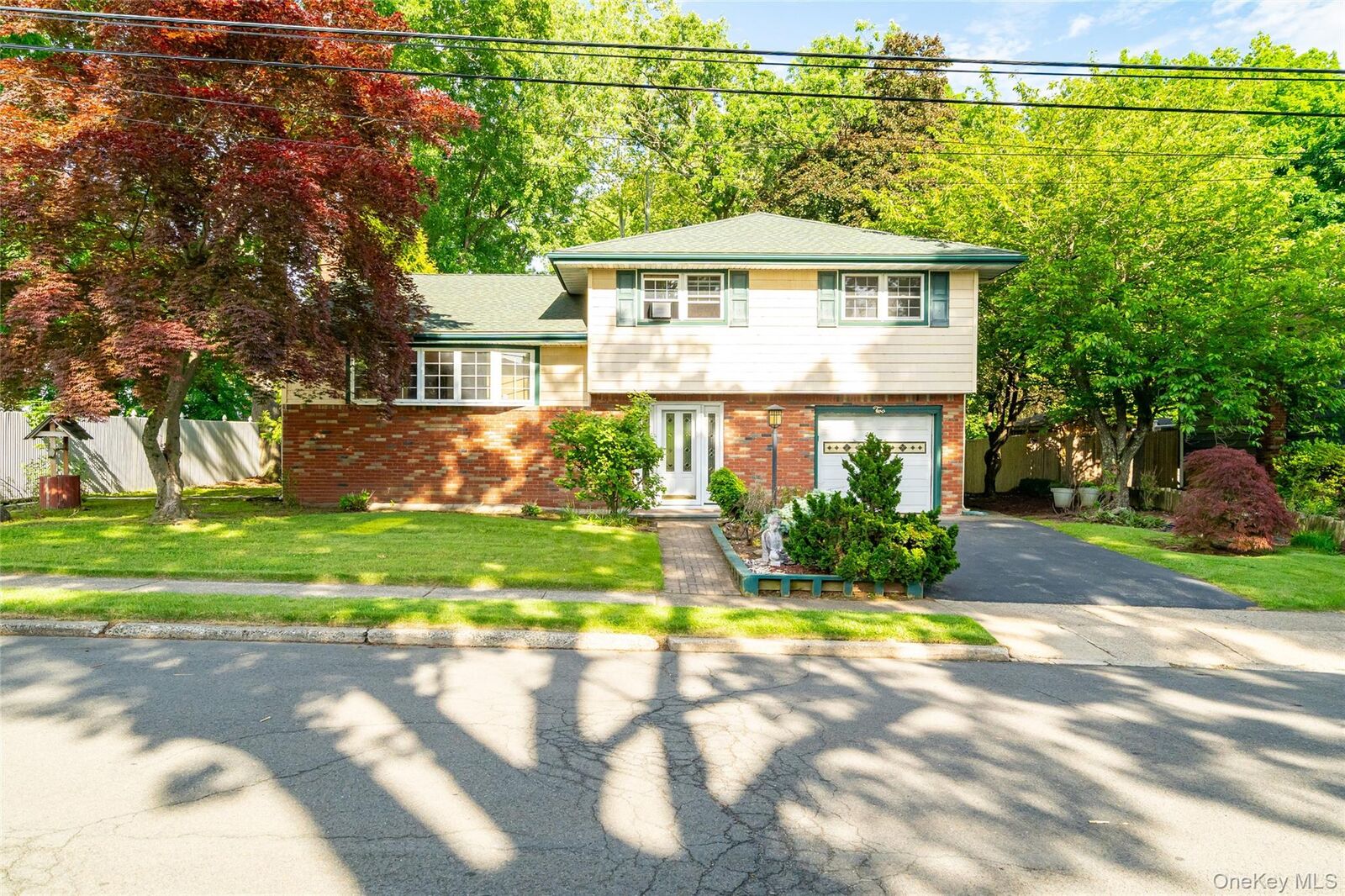 Property Photo:  2 Forest Knoll Drive  NY 10901 