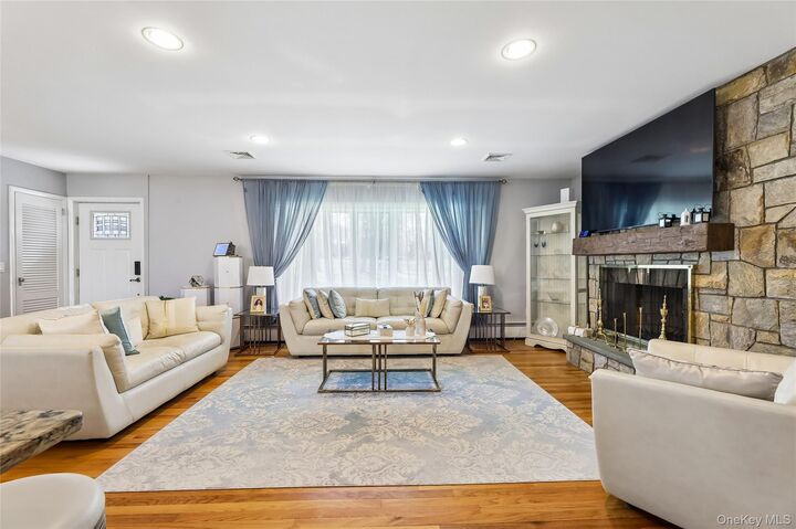 Property Photo:  189 Burrows Lane  NY 10913 