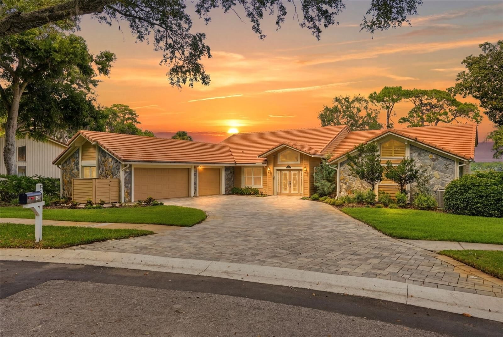 Property Photo:  3493 Shoreline Circle  FL 34684 