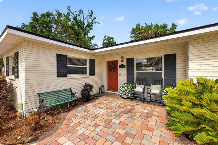 Property Photo: 712 S Oakwood Avenue FL 33511