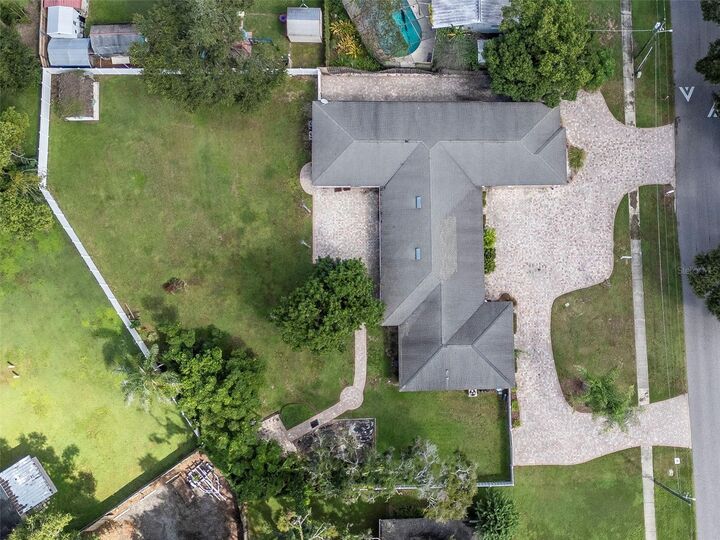 Property Photo:  712 S Oakwood Avenue  FL 33511 