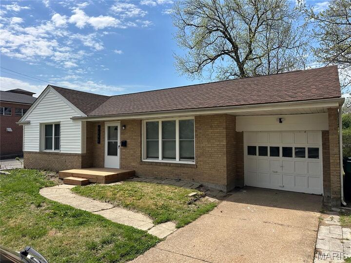 Property Photo:  9343 Duenke Dr  MO 63137 