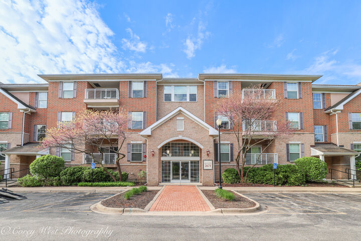 Property Photo: 2671 Stone Circle 103 IL 60134