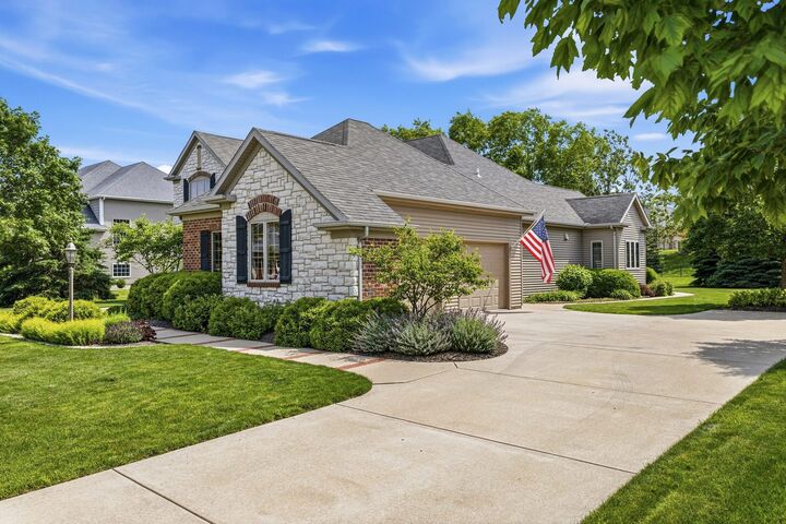 Property Photo:  4706 Chestnut Grove Drive  IL 61822 