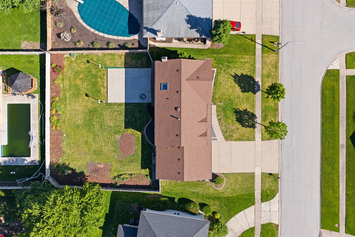 Property Photo:  6723 Kingswood Road  IL 60527 