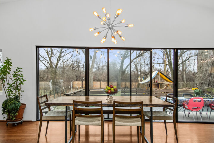 Property Photo:  6323 N Kirkwood Avenue  IL 60646 